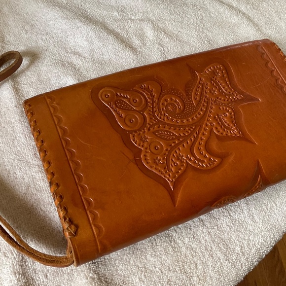 VINTAGE LEATHER  WRISTLET - Picture 4 of 8